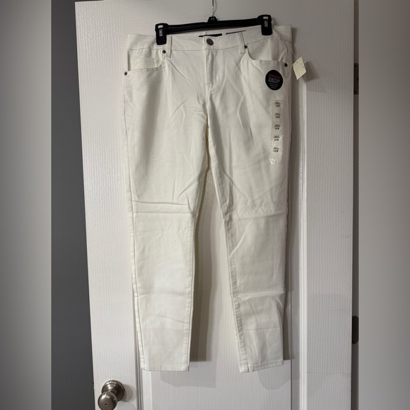 Aeropostale Denim - Aeropostale white super soft ankle jegging‎ Size 12R. NWT